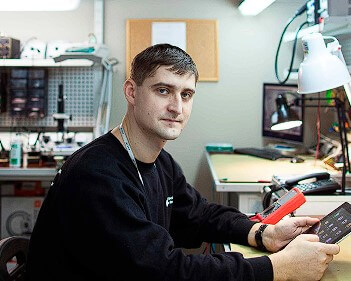 Мастер сервисного центра по ремонту техники Zyxel